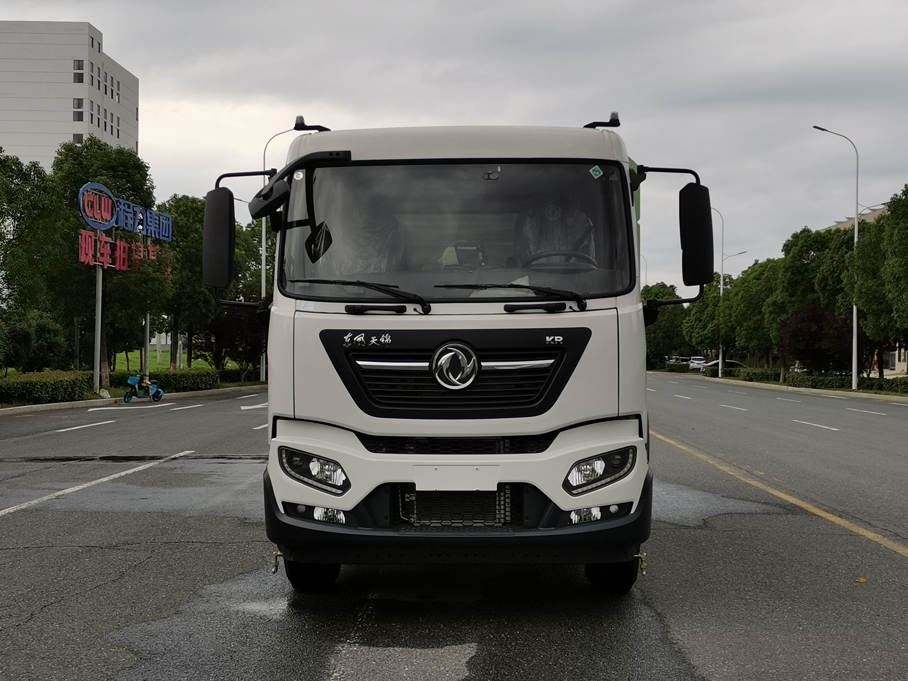 東風(fēng)天錦11方純電動(dòng)干濕兩用吸塵車圖片2