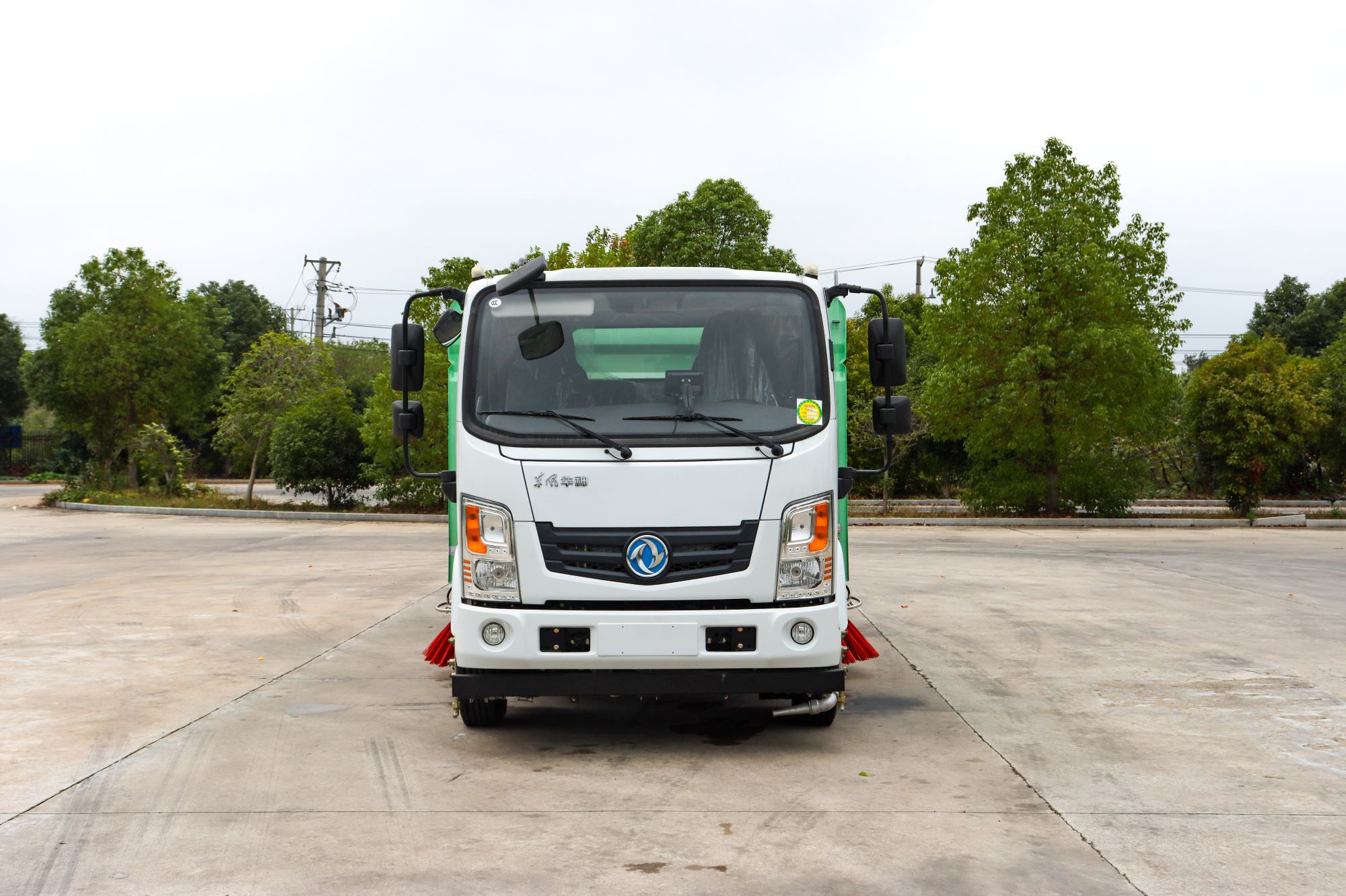 東風(fēng)華神10方純電動(dòng)高端多功能洗掃車圖片2