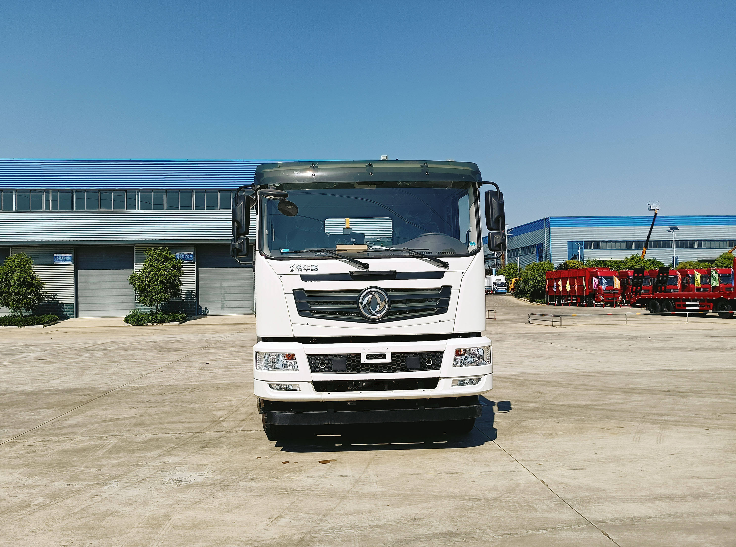 東風(fēng)華神32噸純電動(dòng)車廂可卸式垃圾車圖片2