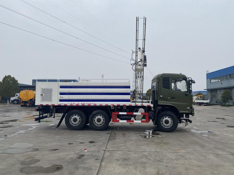 東風天錦六驅6X6光伏板清洗車圖片3