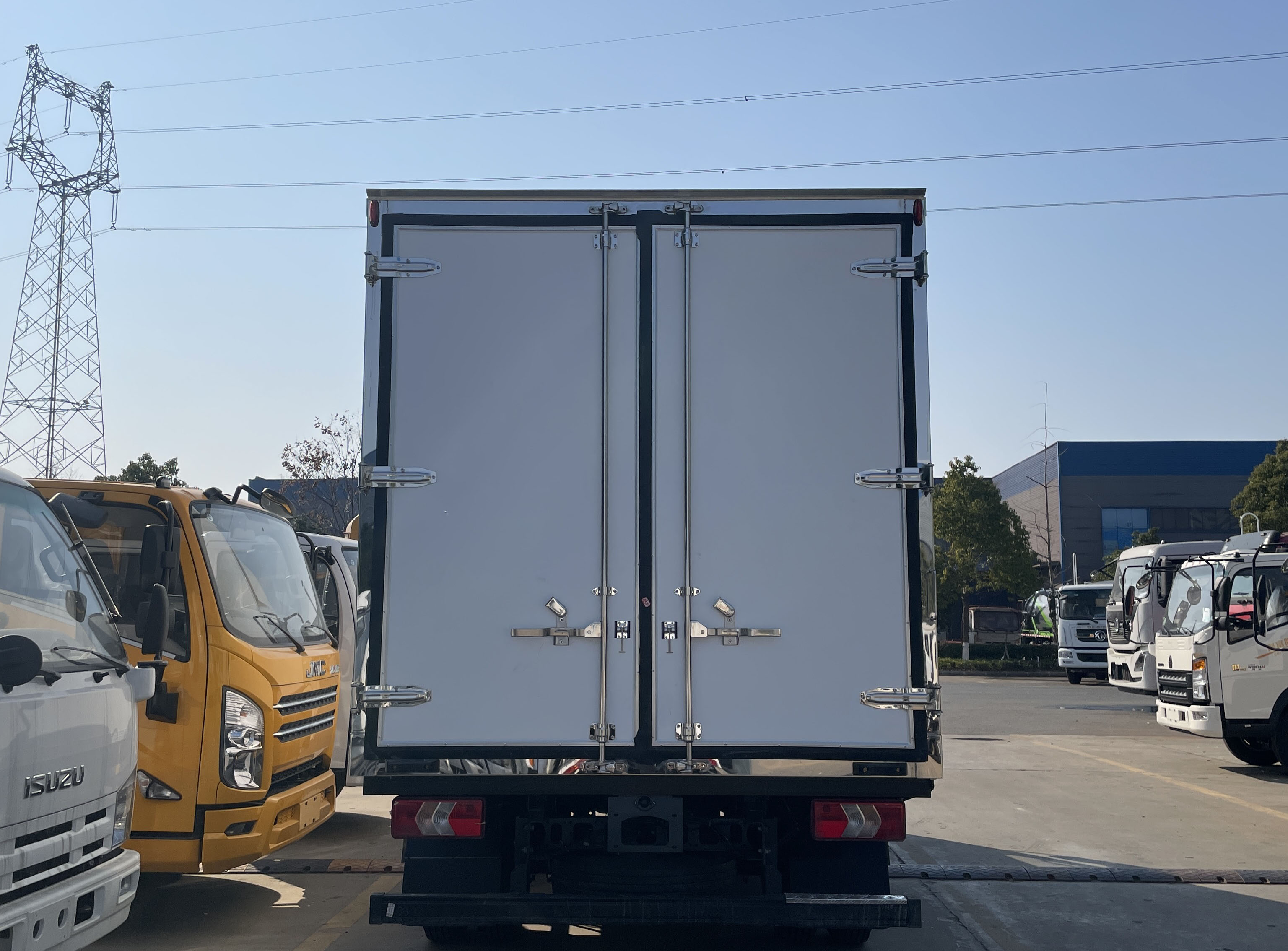 江鈴凱運(yùn)4米冷藏車(chē)圖片5