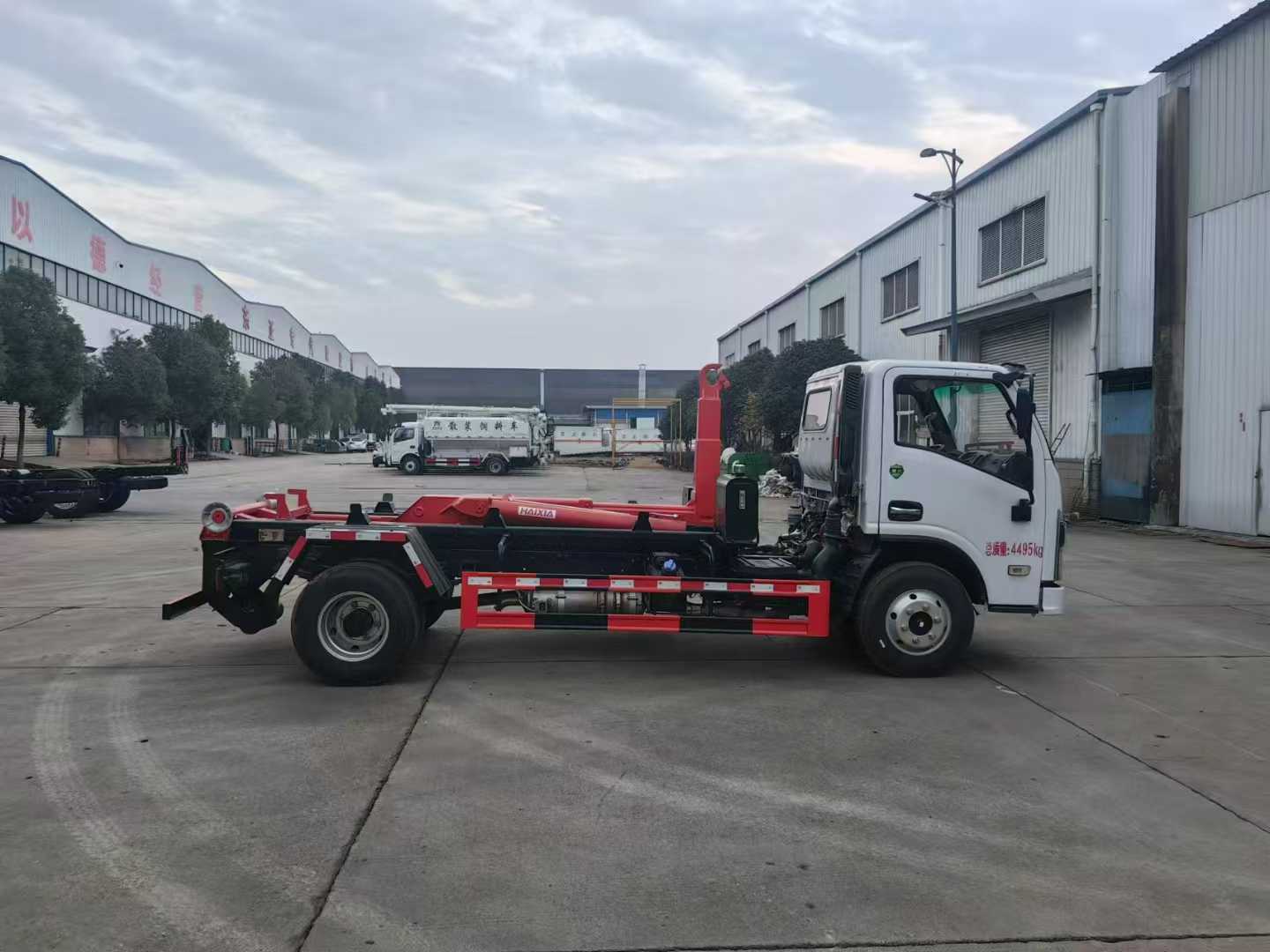 東風(fēng)福瑞卡車廂可卸式垃圾車圖片2